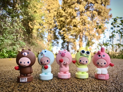 皇冠猴MOKYO比心公仔摆件（车内饰品）